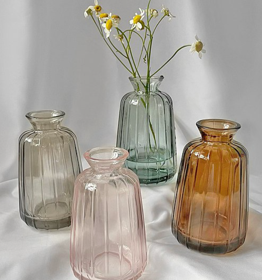 Glass Vase-園藝工程-節日花卉-除草-植物批發-真聖誕樹-美國聖誕樹-園林綠化-修樹工程-私人花園-園藝保養-蘭花-菊花-四季桔-芍藥-聖誕花-工程-詠昇-元朗花場-羅漢松-Christmas tree-Garden maintenance-Wingsing Garden-Yuen Long Garden