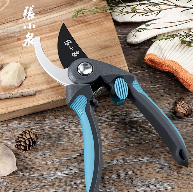 Gardening Shears-園藝工程-節日花卉-除草-植物批發-真聖誕樹-美國聖誕樹-園林綠化-修樹工程-私人花園-園藝保養-蘭花-菊花-四季桔-芍藥-聖誕花-工程-詠昇-元朗花場-羅漢松-Christmas tree-Garden maintenance-Wingsing Garden-Yuen Long Garden