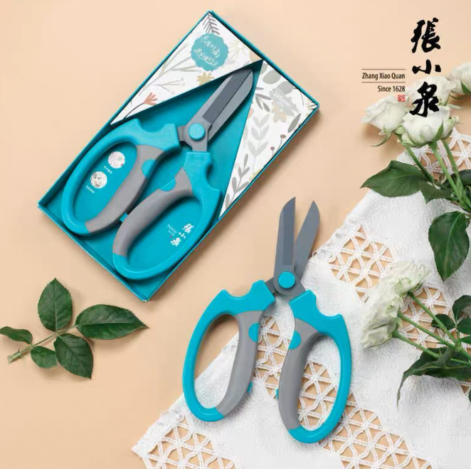 Gardening Shears-園藝工程-節日花卉-除草-植物批發-真聖誕樹-美國聖誕樹-園林綠化-修樹工程-私人花園-園藝保養-蘭花-菊花-四季桔-芍藥-聖誕花-工程-詠昇-元朗花場-羅漢松-Christmas tree-Garden maintenance-Wingsing Garden-Yuen Long Garden